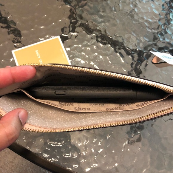 LAST 1 LEFT  Michael Kors Large Zip Clutch Ballet - Picture 7 of 7